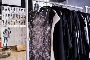 中國服裝設計師就業前景分析 學服裝設計畢業后的職業路徑